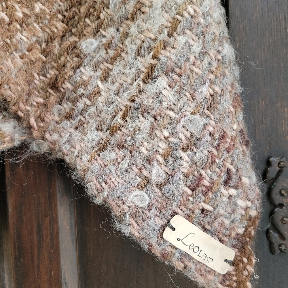 Hand-woven wrap - Picture 4 of 6